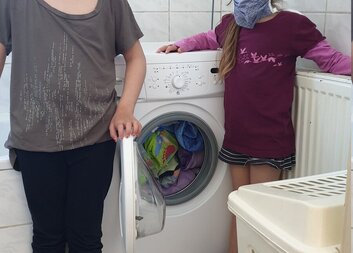 Azylový dům pro matky s dětmi děkuje za novou pračku