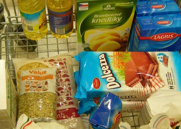 Tesco pořádá letní potravinovou sbírku pro lidi v nouzi