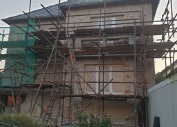 Stará fasáda odstraněna