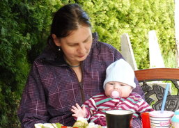 Příprava chlebíčků na Den matek