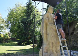 Patinování a údržba sochy Panny Marie