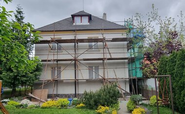 Zadní strana fasády, stav 3.5.2024