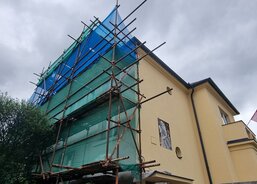 Levá strana fasády, stav 3.5.2024